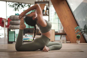 Yoga e pilates são as atividades que mais crescem entre brasileiros acima de 40 anos