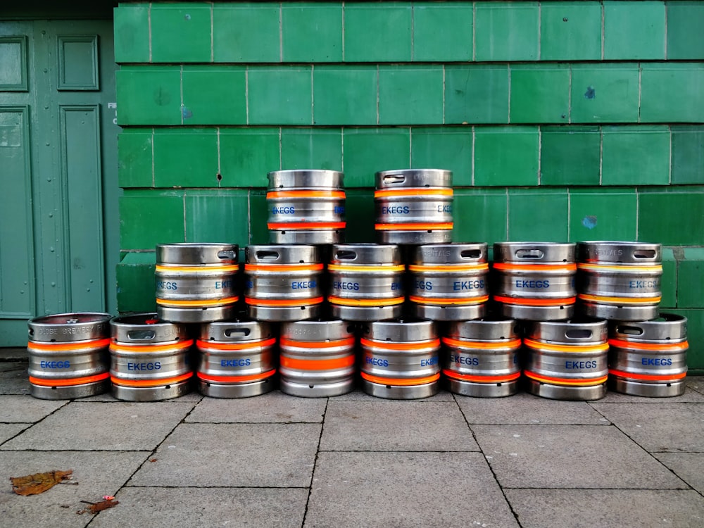 grey and orange containers