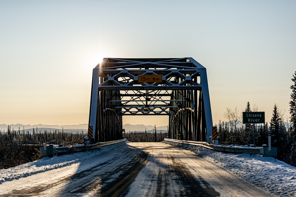 grey concrete bridge