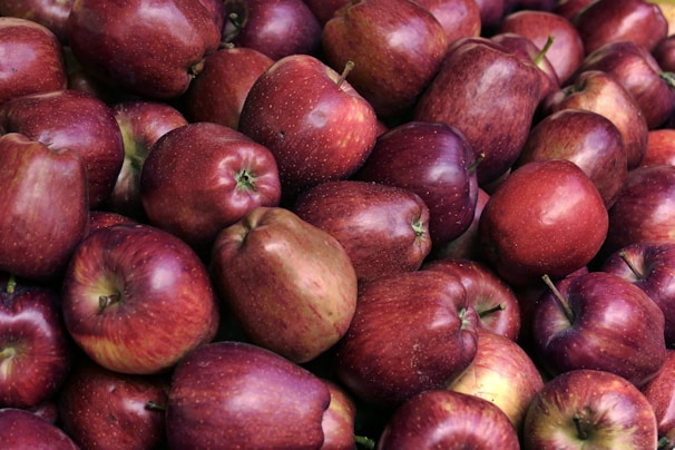 red apple