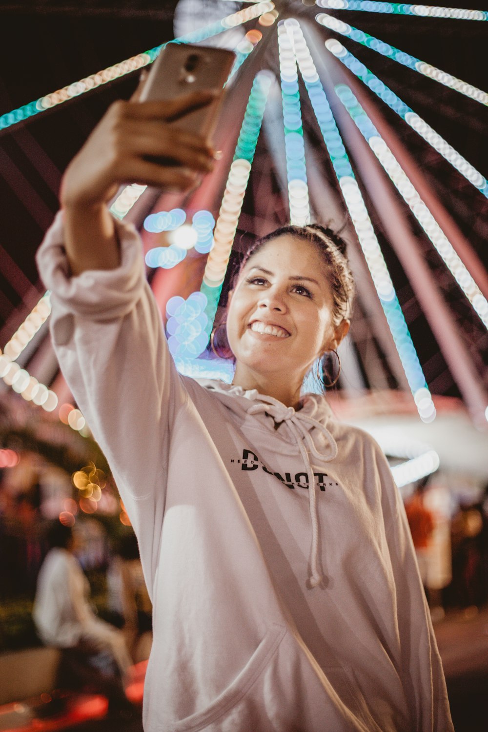 mujer tomando selfie