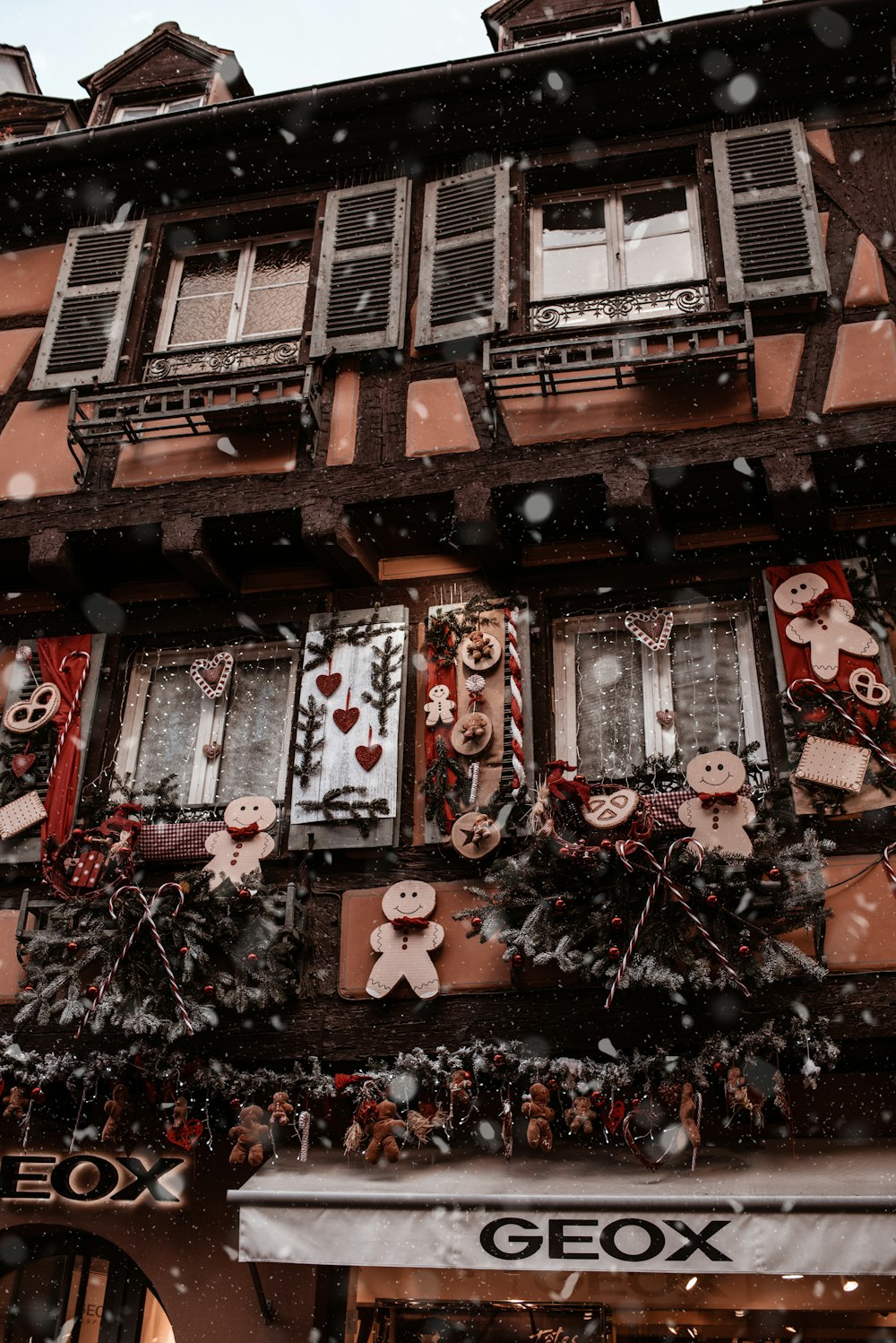 a building decorated with christmas decorations and teddy bears
