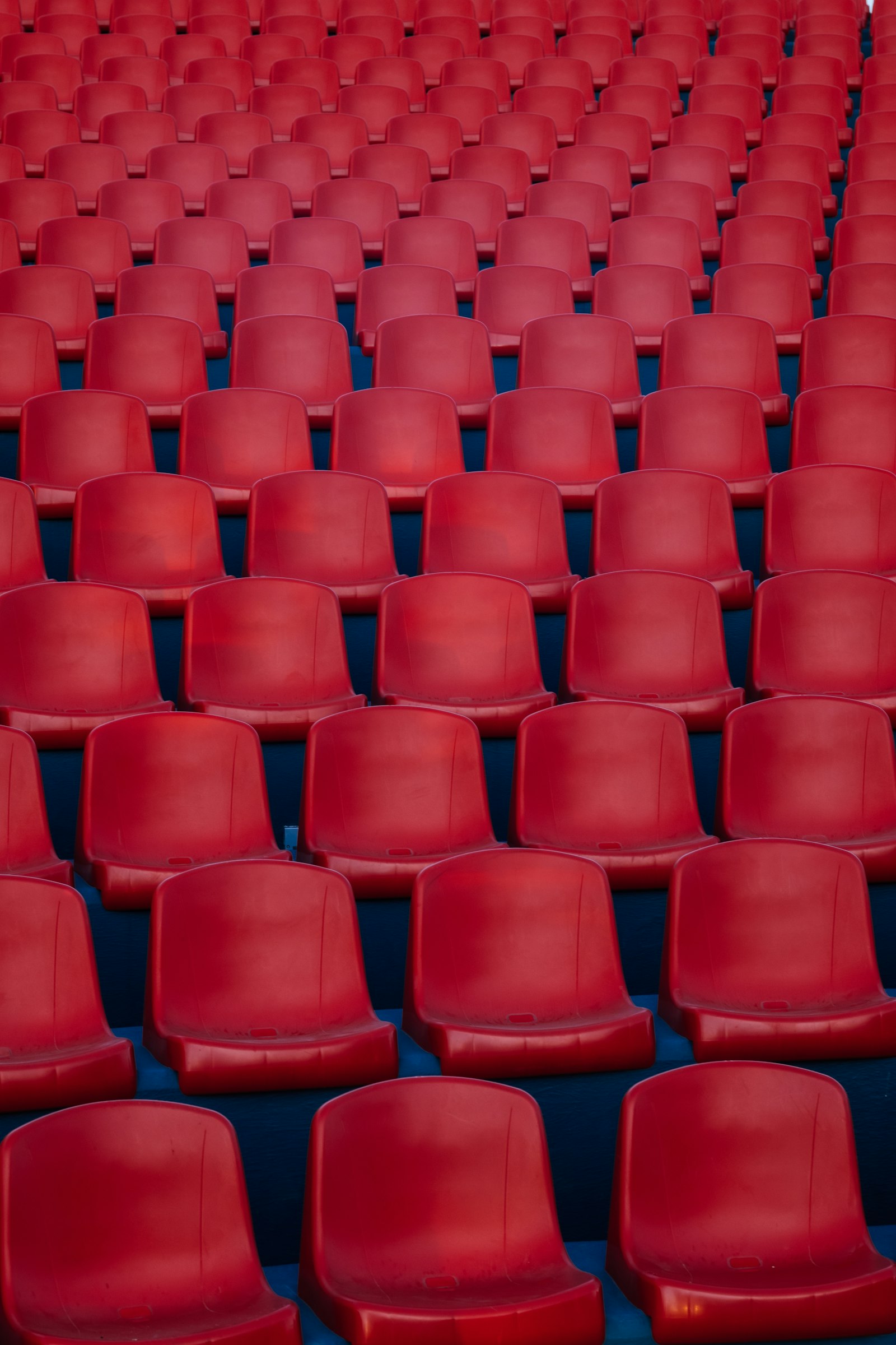 Canon EOS M6 + Canon EF 50mm F1.8 STM sample photo. Red chairs photography