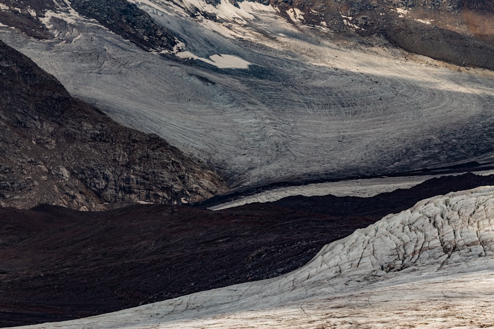 Fotografia della cima della montagna