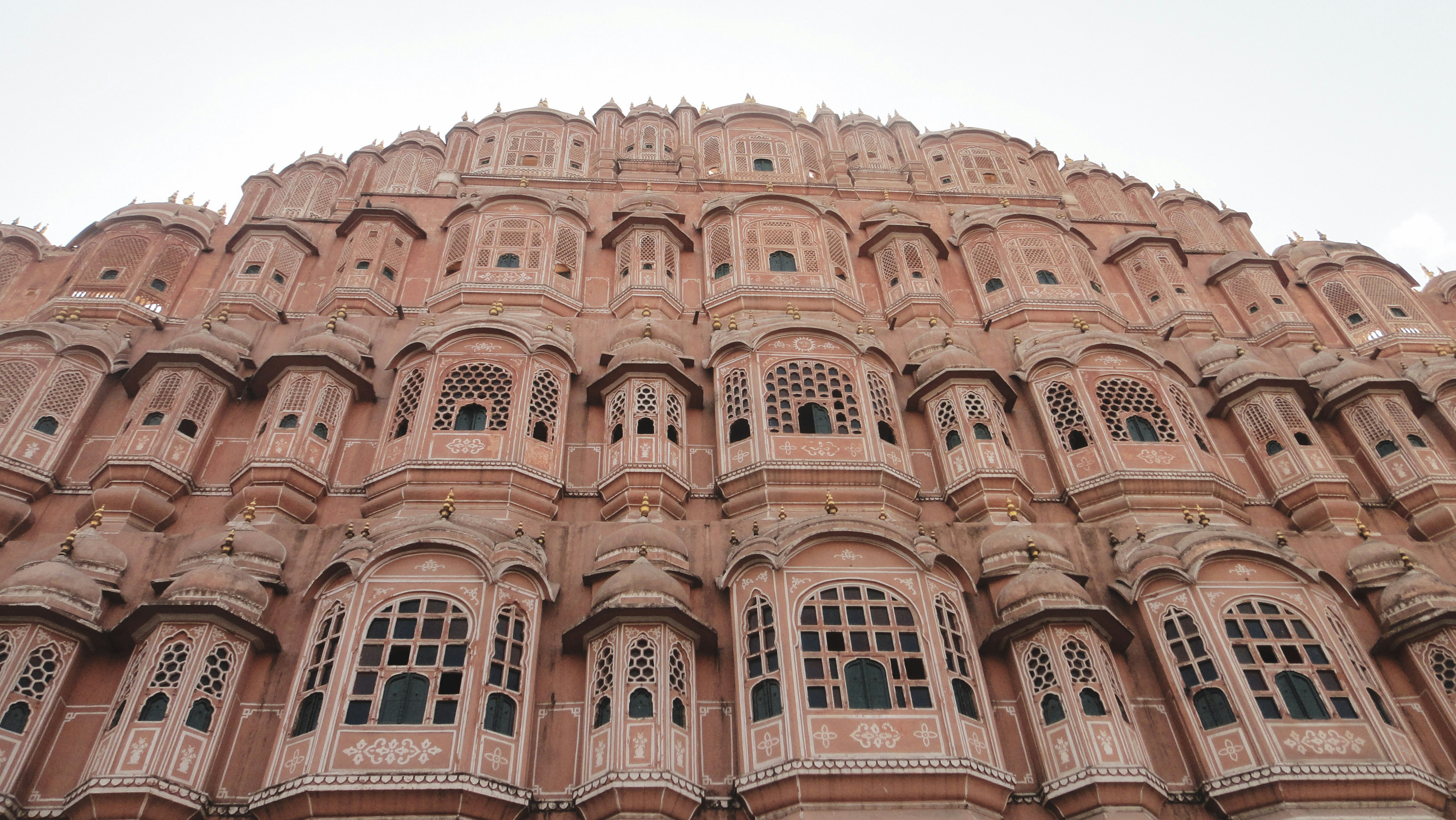 Jaipur Hawa Mahal pink sandstone facade with ornate lattice windows