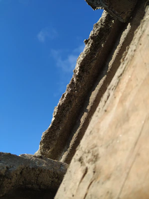 Detailed view of freshly cut concrete edges demonstrating clean and precise karot kesim results.