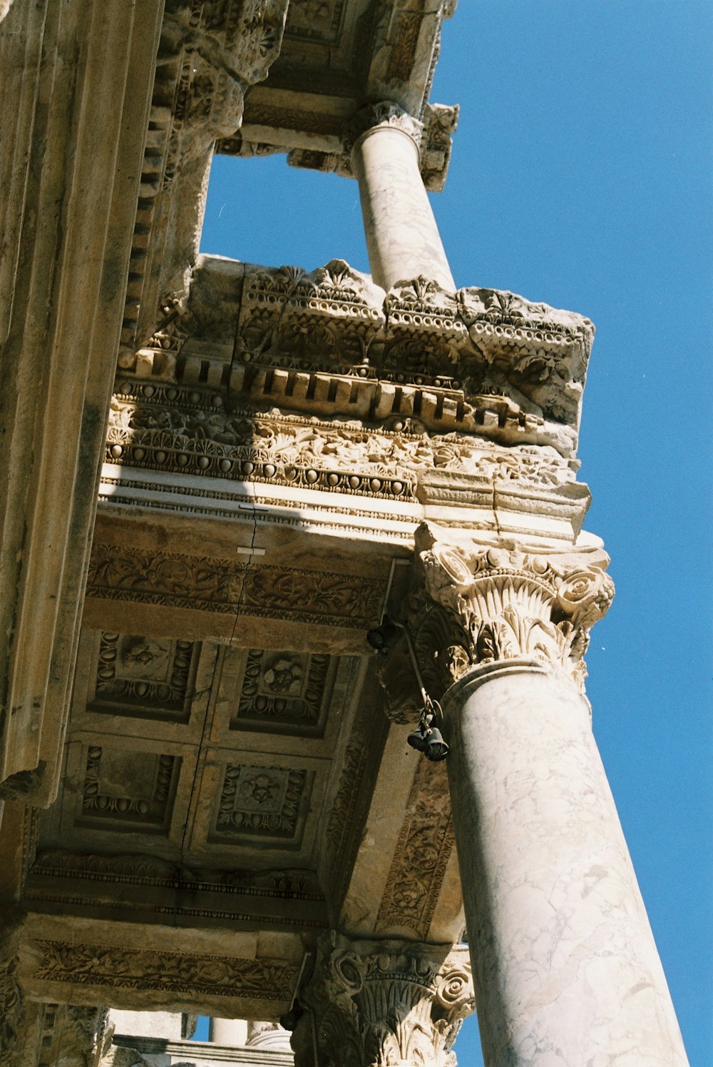 close-up photography of building during daytime