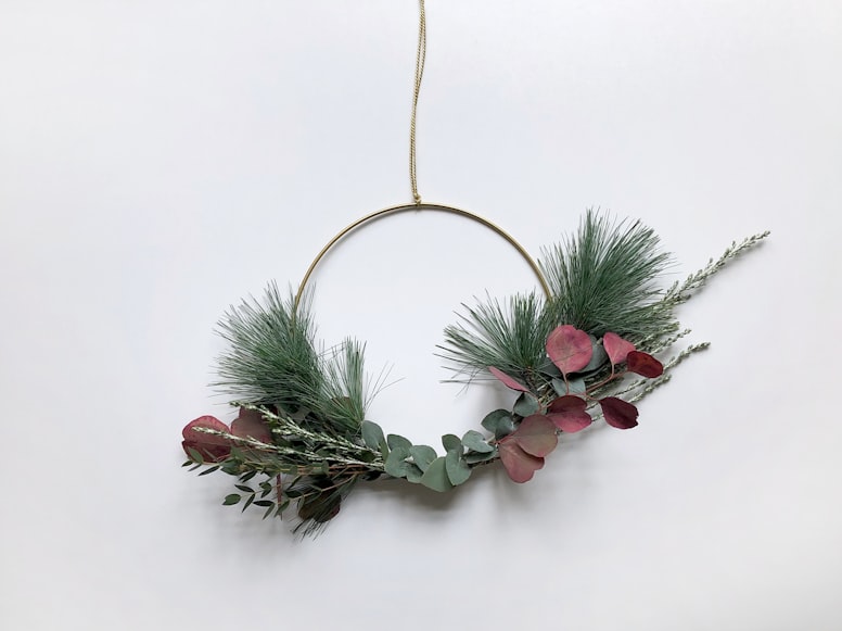 Green garland decor photo by 
Diana Schröder-Bode on unsplash.com - DIY Wire Christmas Wreath