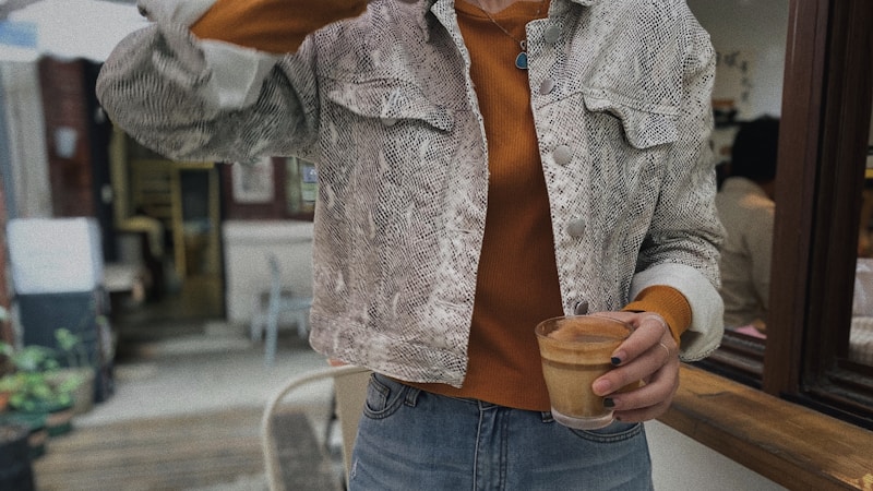Chaqueta gris look sobrio