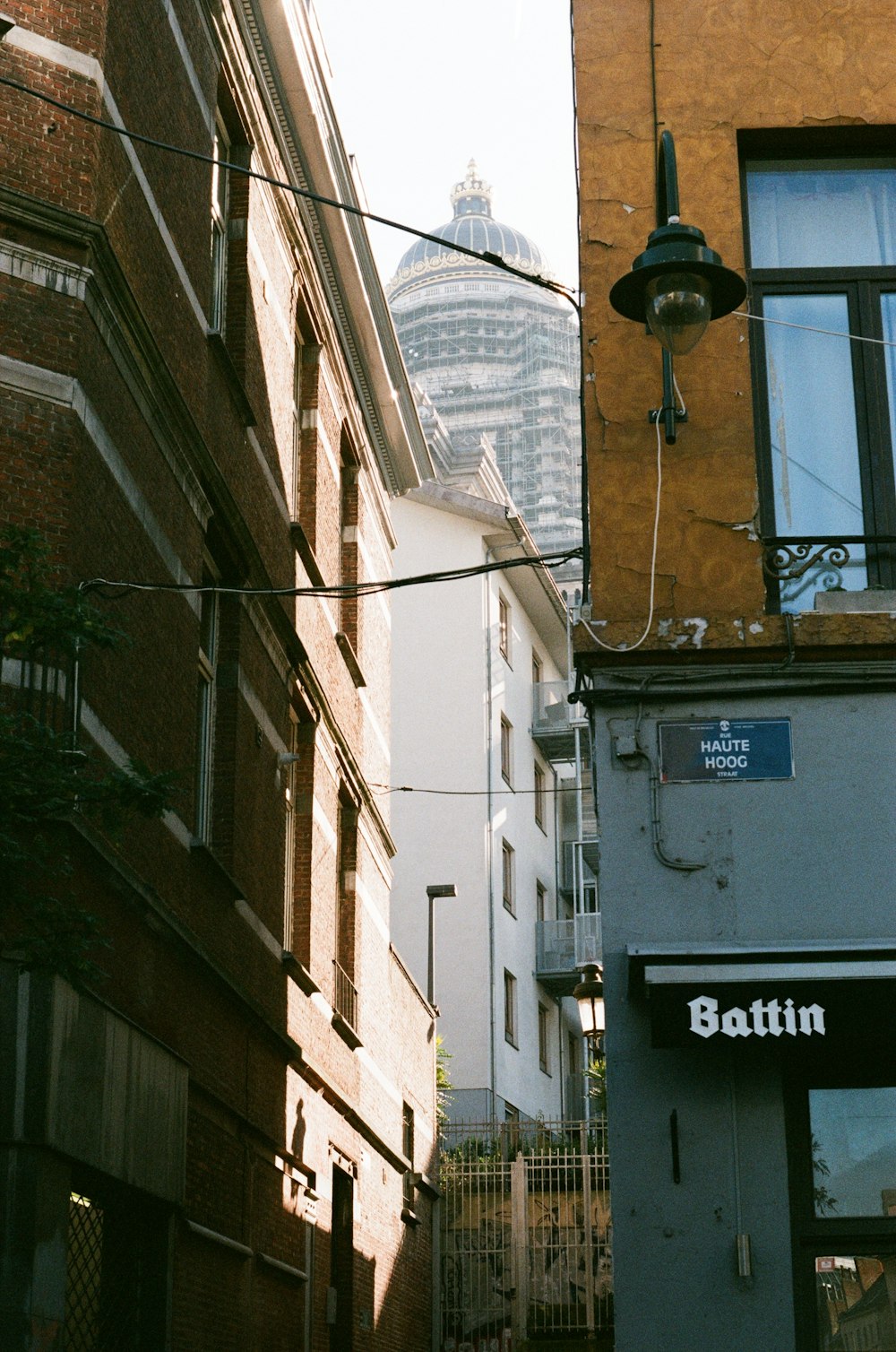 Foto de ángulo bajo de un edificio de gran altura