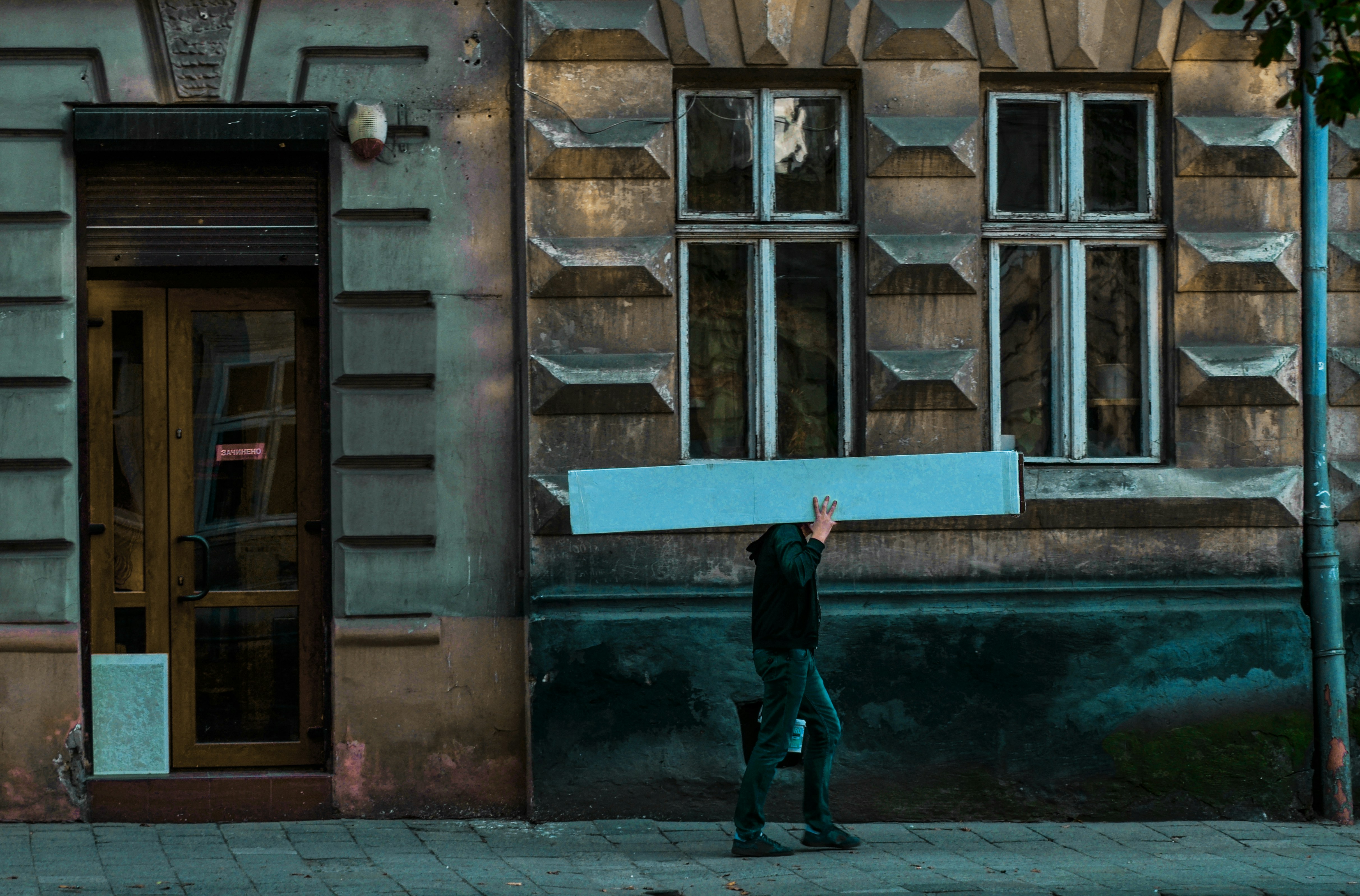 Photo by viktortalashuk