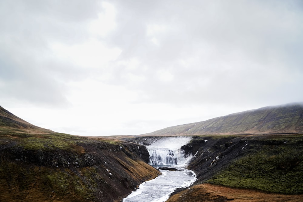 Photographie aérienne de la rivière