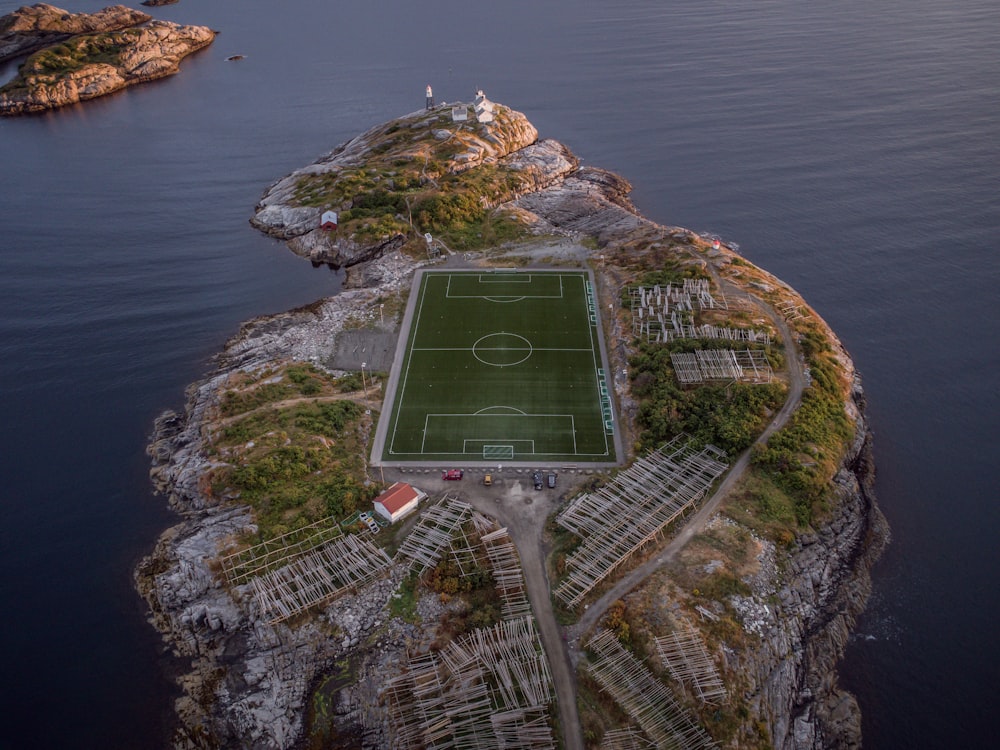 terrain de football sur îlot