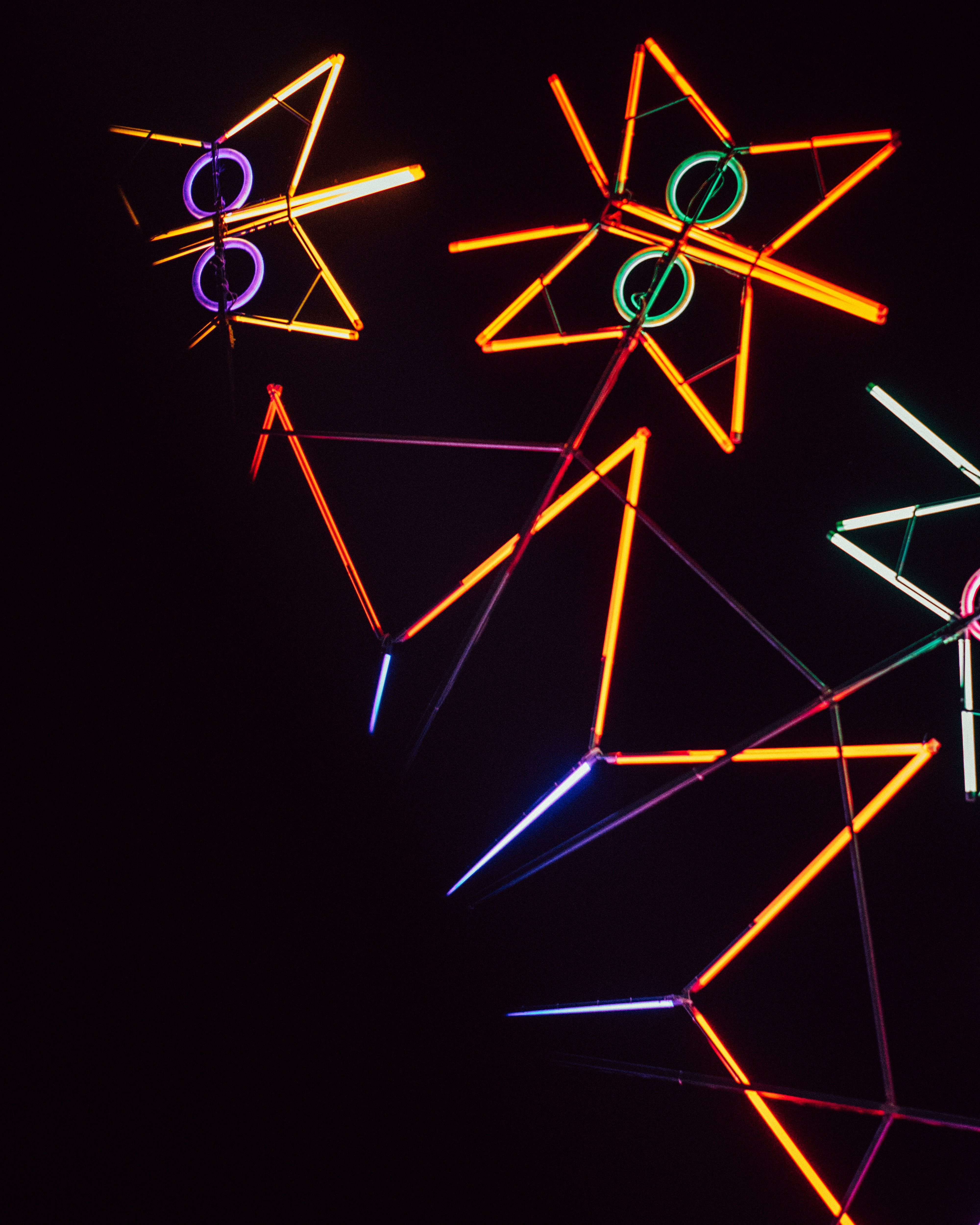 Decoración de luces de neón foto – Imagen de Arte gratuita en Unsplash, image size:3000x3750