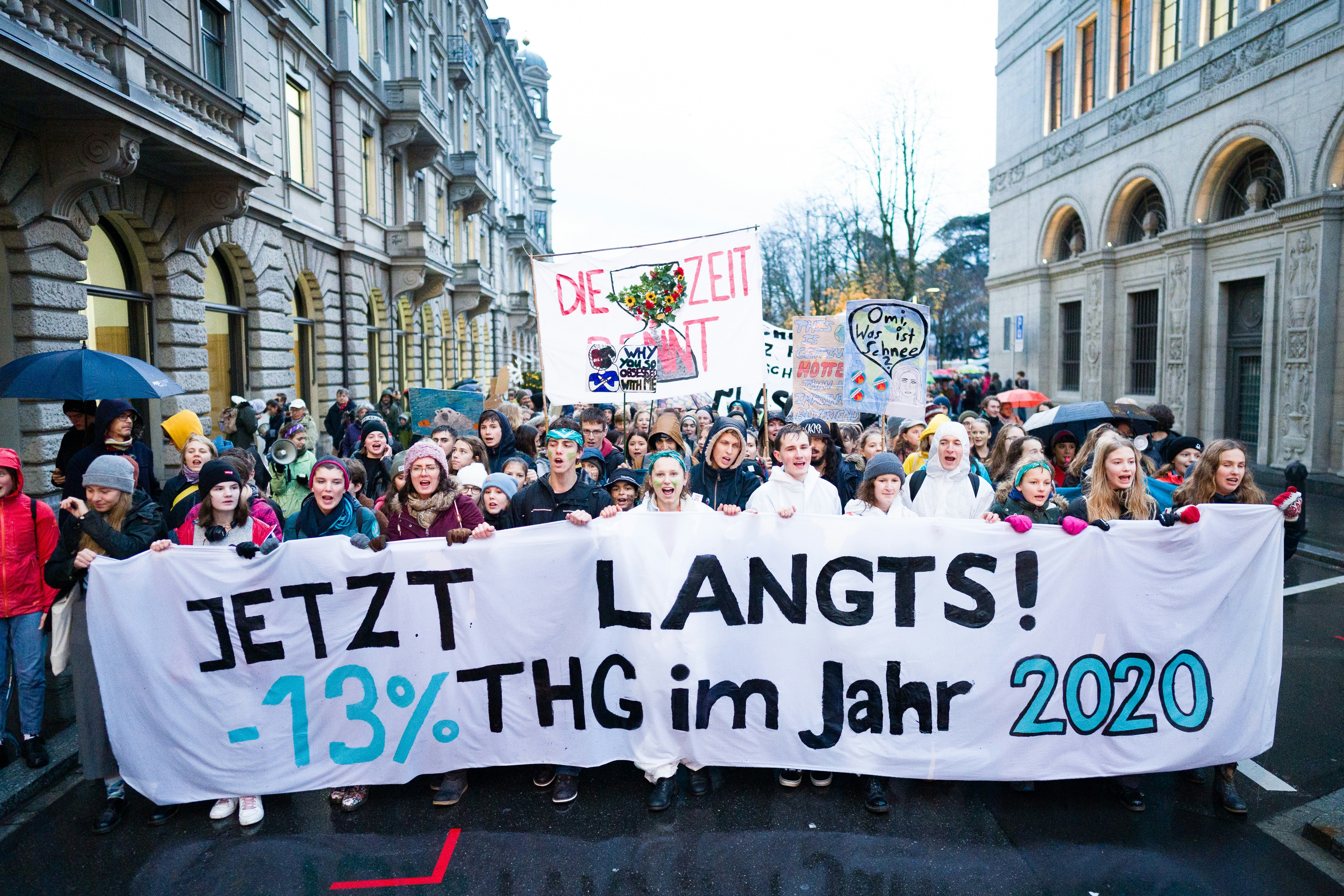 Impressionen des 4. internationalen Klimastreiks unter dem Motto “Green Friday statt Black Friday” am Freitag 29. November 2019 in Zuerich. (Klimastreik Schweiz / Manuel Lopez)