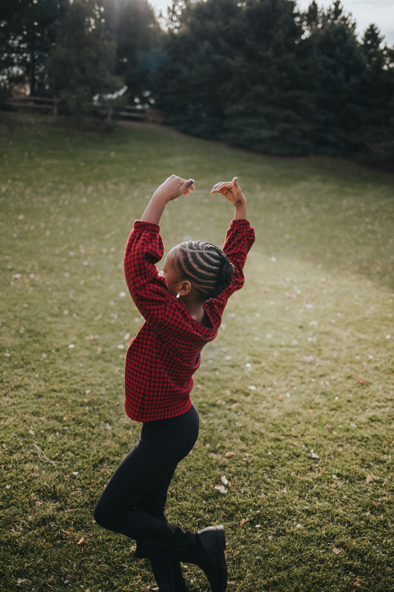 Canon EOS 5D Mark III + Canon EF 35mm F2 IS USM sample photo. Girl walking on grass photography