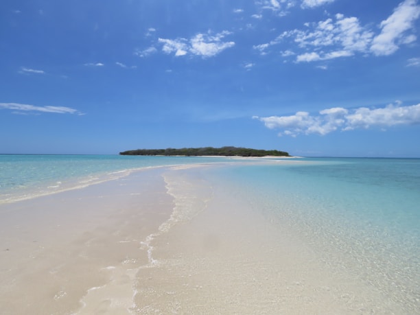 Bancos de arena blanca en Holbox