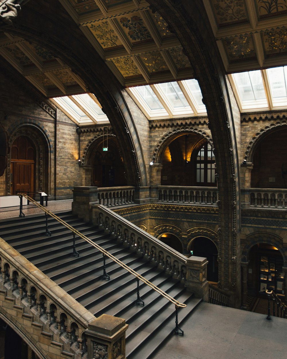Im Inneren des braunen historischen Gebäudes