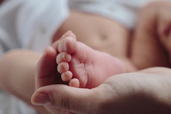 manipulation pieds bébé, ostéopathie, périnatale Vaulx-en-Velin 69