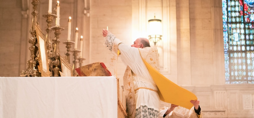 Columbus Bishop Participates in Solemn High Mass with Pontifical Assistance at the Throne