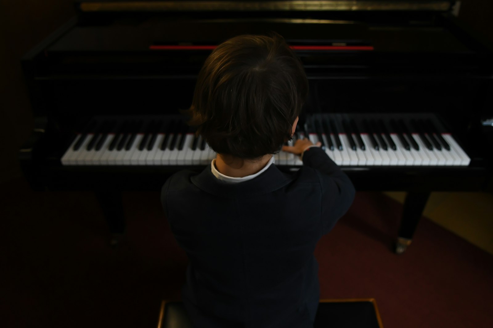 Nikon AF-S DX Nikkor 17-55mm F2.8G ED-IF sample photo. Boy playing a piano photography