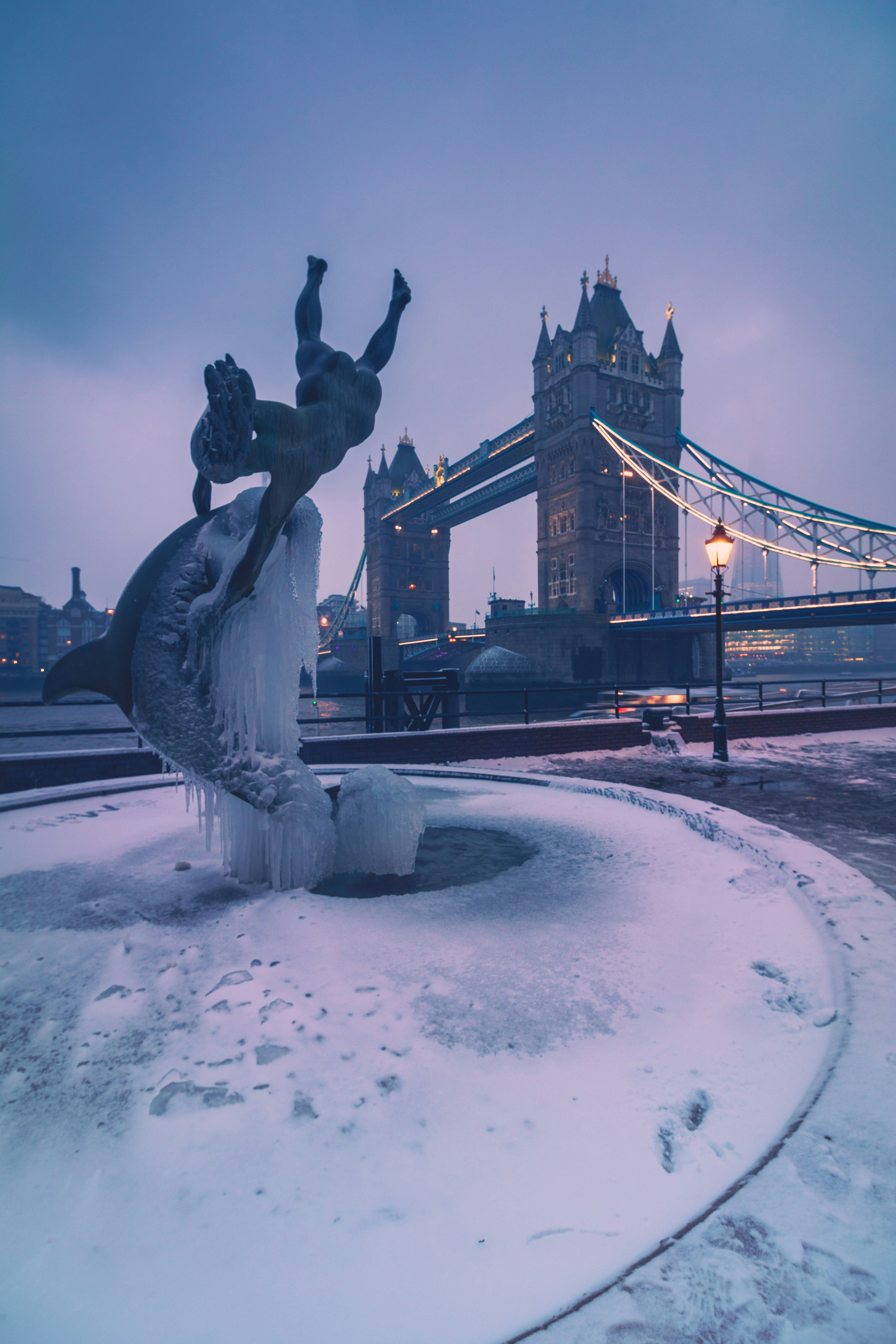 昼間の中水噴水