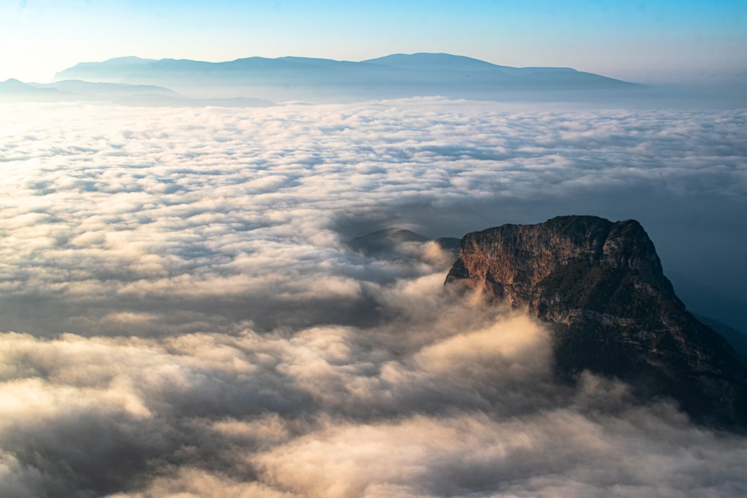 sea of clouds and mountain scenery