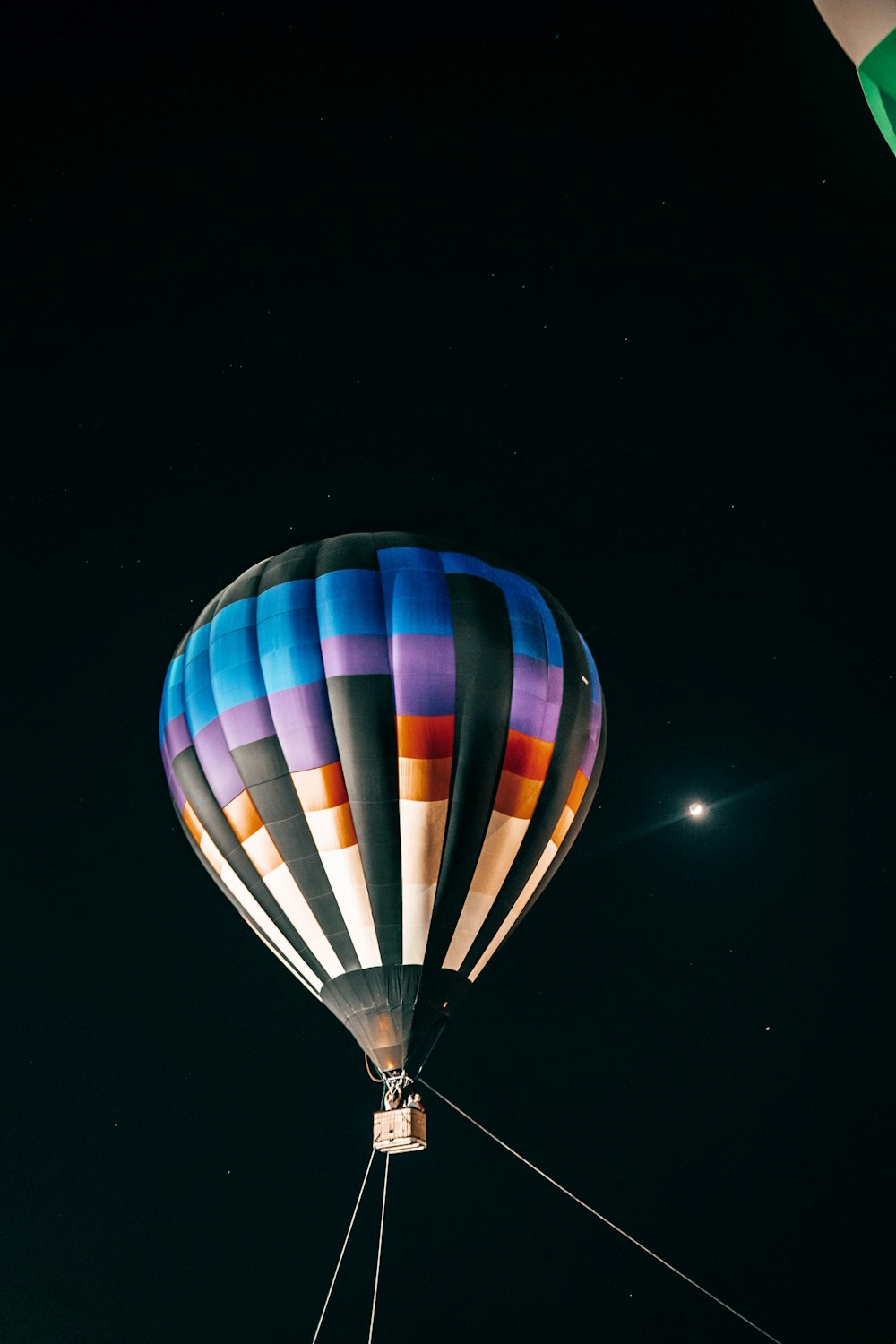 globo aerostático azul y morado