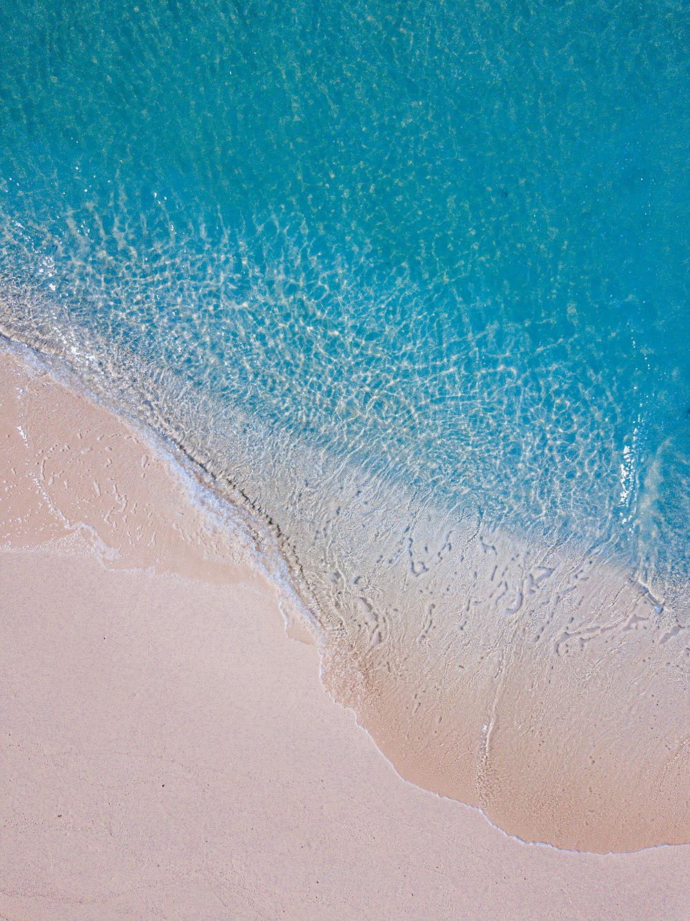 Photo aérienne de l’océan calme