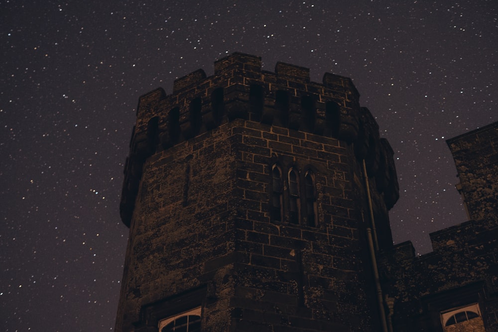 Castillo marrón y gris