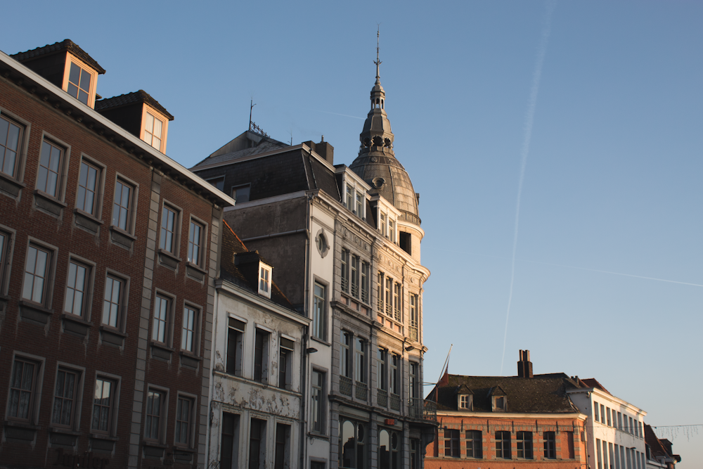 photo of white and beige catedral