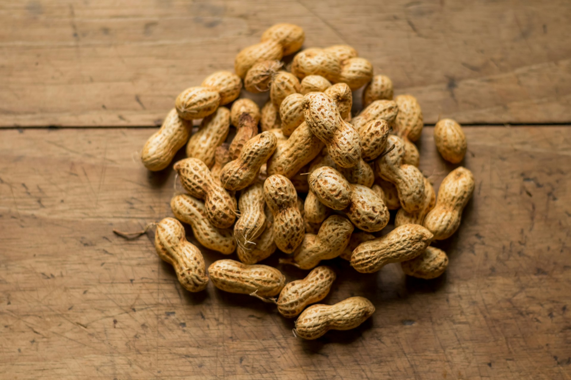 bunch of brown peanuts