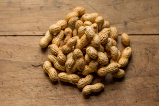 bunch of brown peanuts