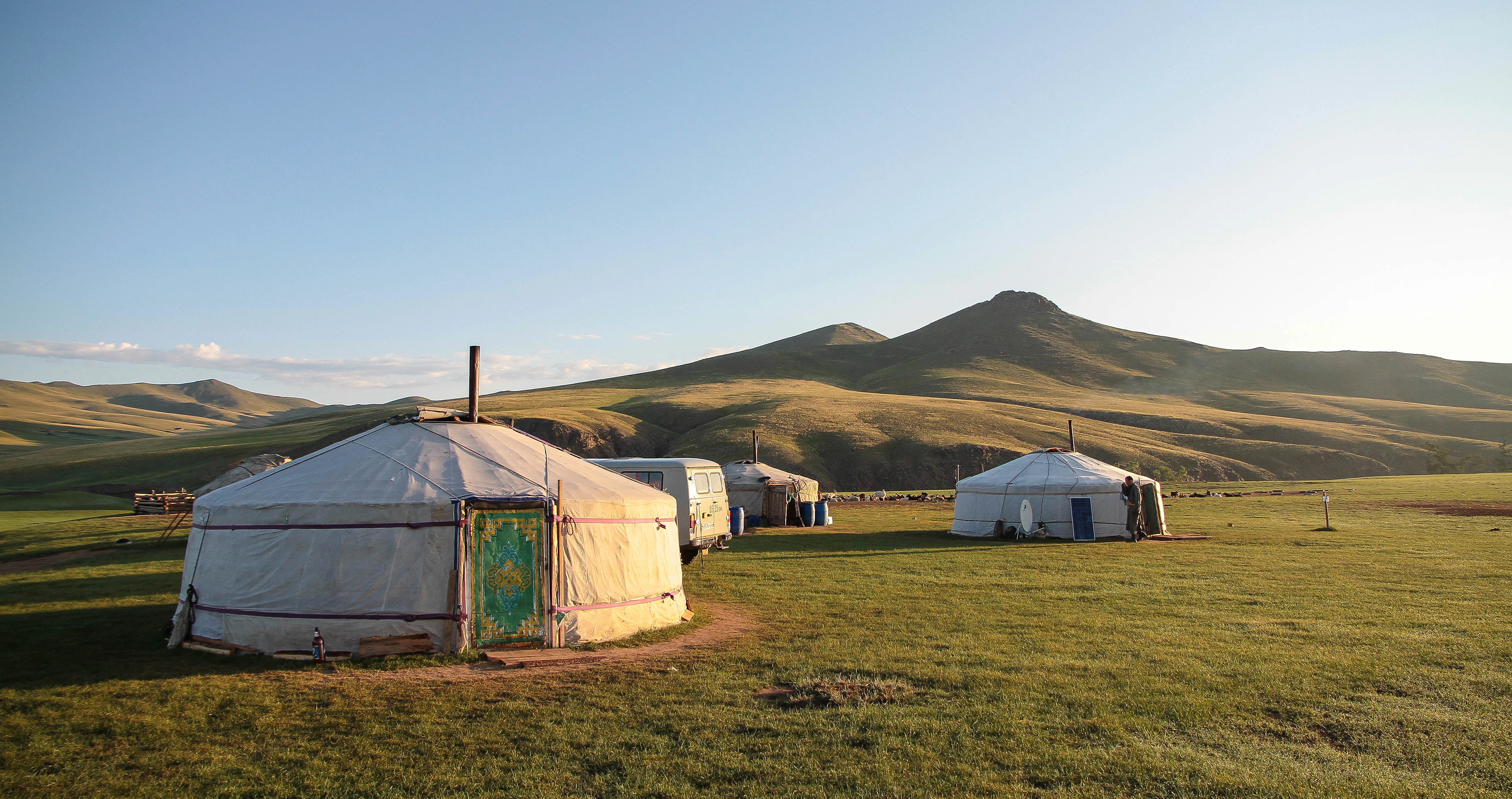 Gers in a grassy valley with low mountains behind