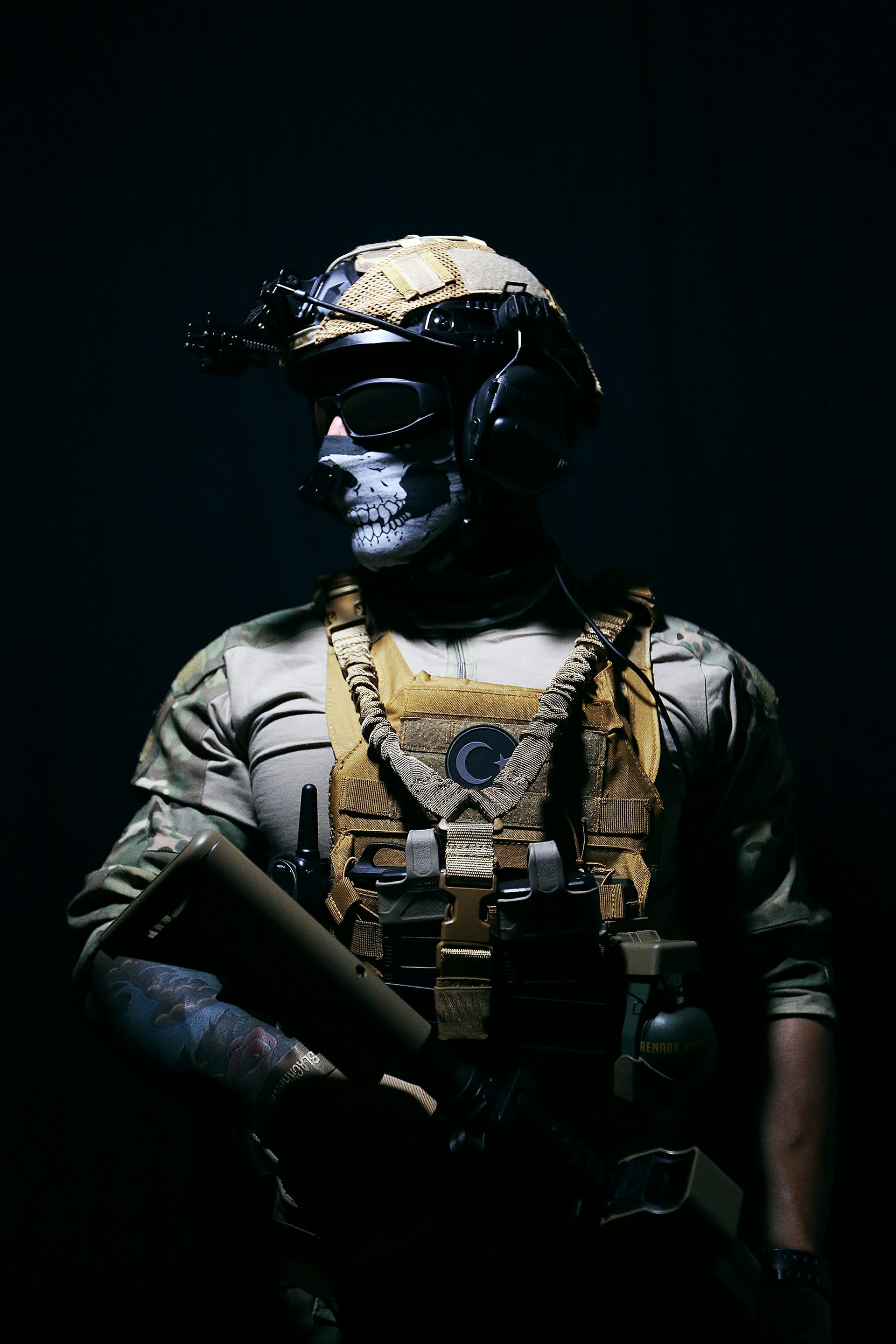 black and white bed linen