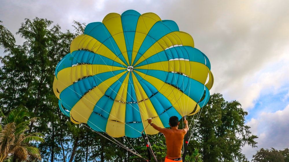 blue and yellow parachute