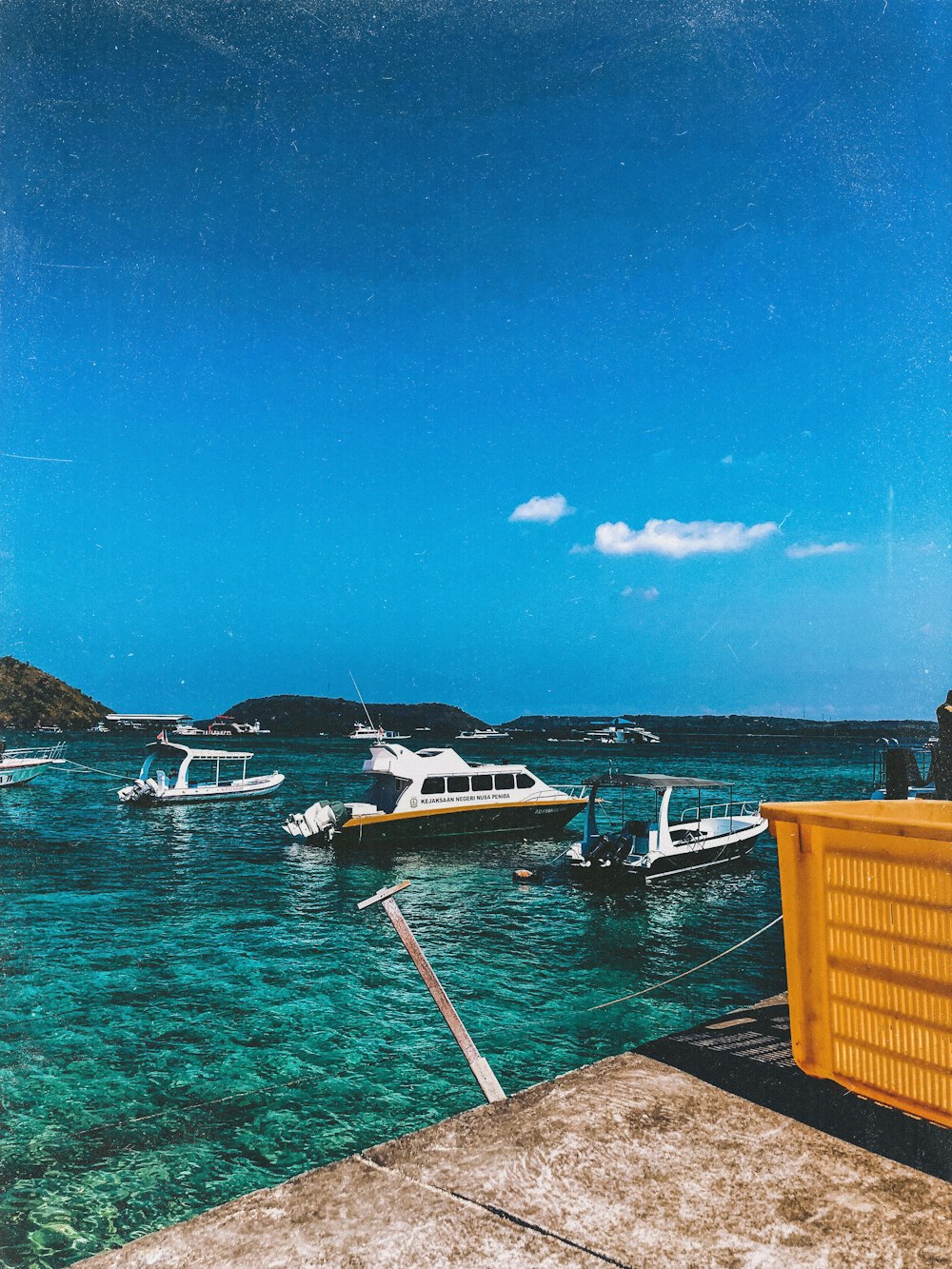 yacht blanc sur la mer