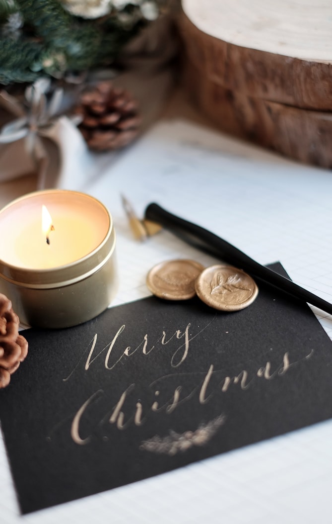 Christmas candle photo by Daylight letters on unsplash.com