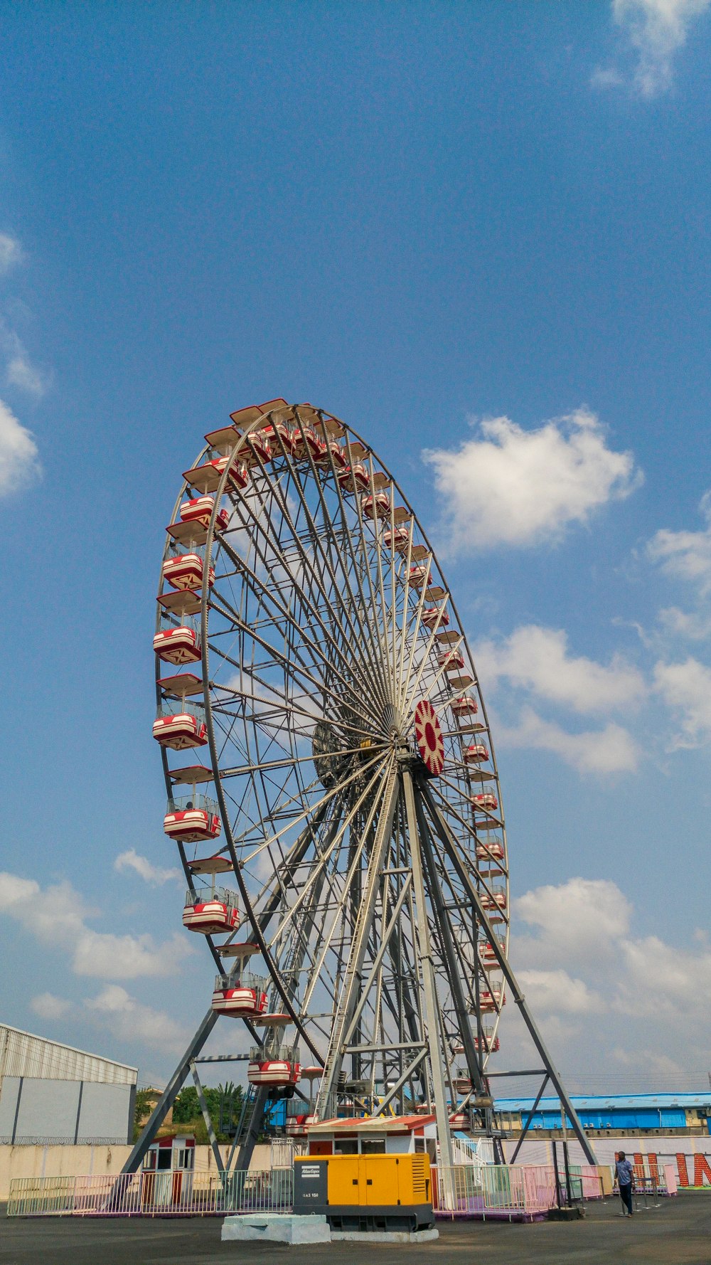grey Ferris Wheel during daytime