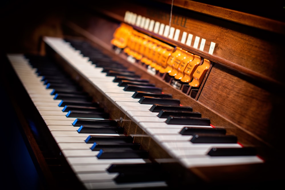 brown piano