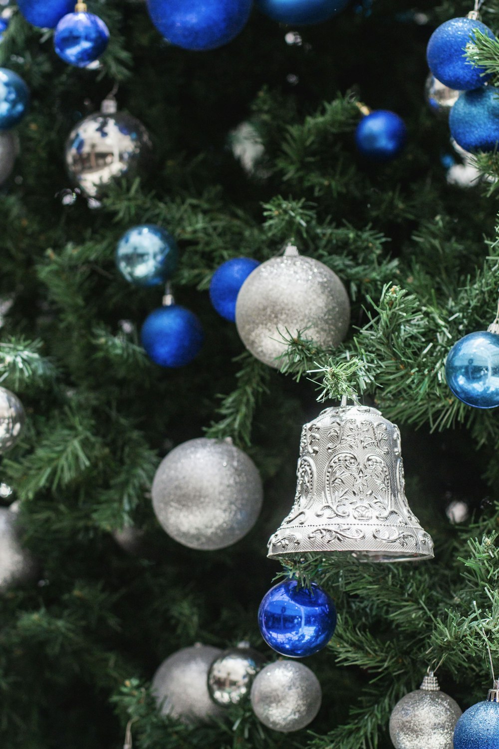 silver and blue baubles