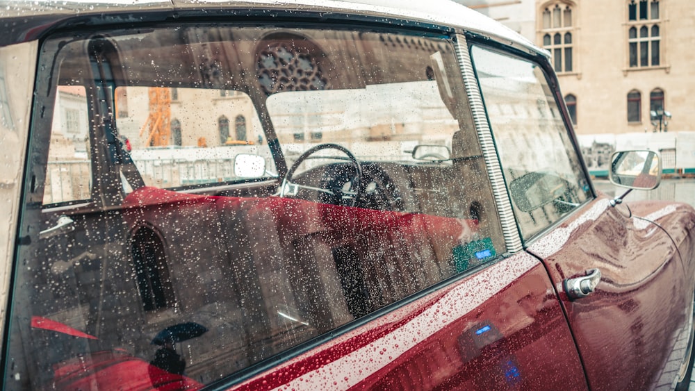 Véhicule rouge classique