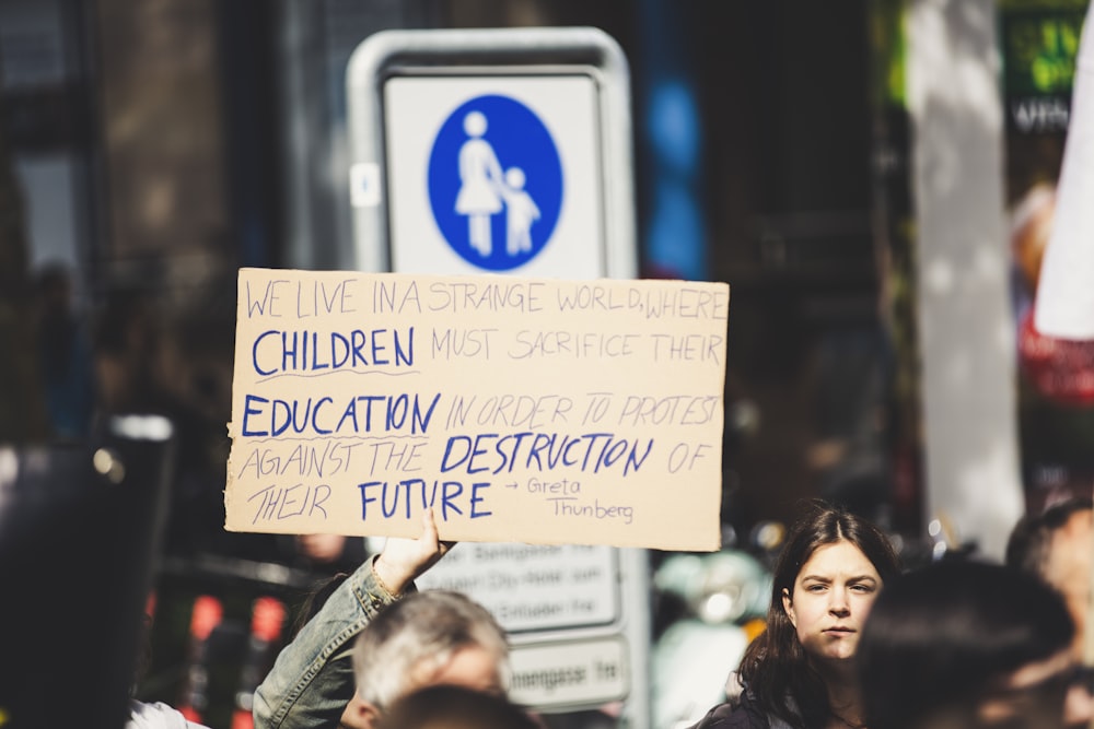 Niños Educación Destrucción Futuro Señalización