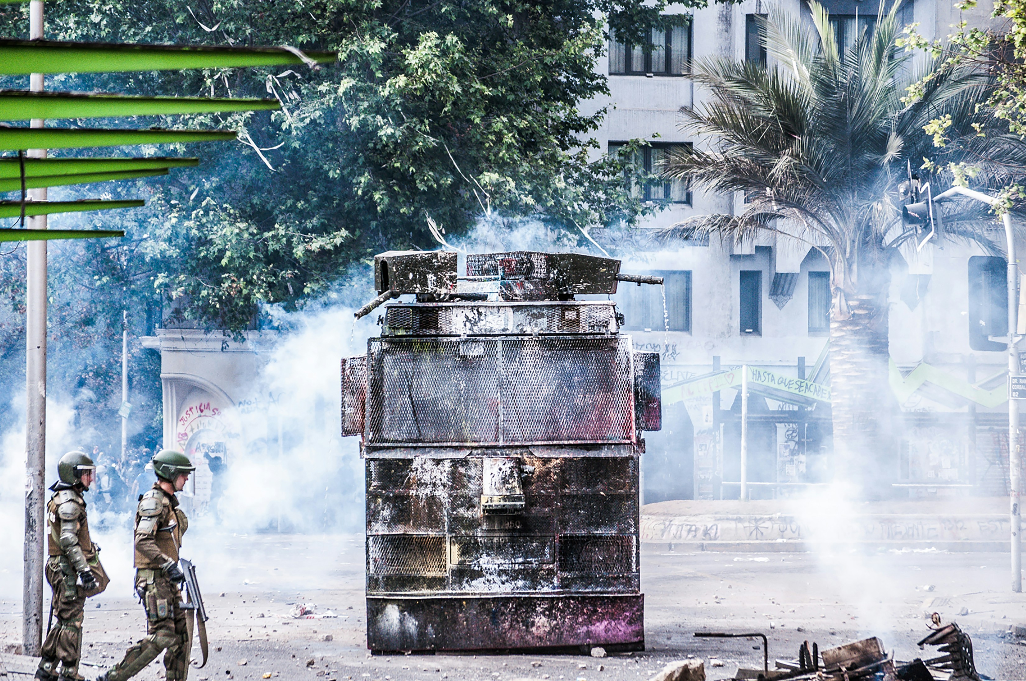 Demonstrations in Chile, Santiago - First line for dignity
