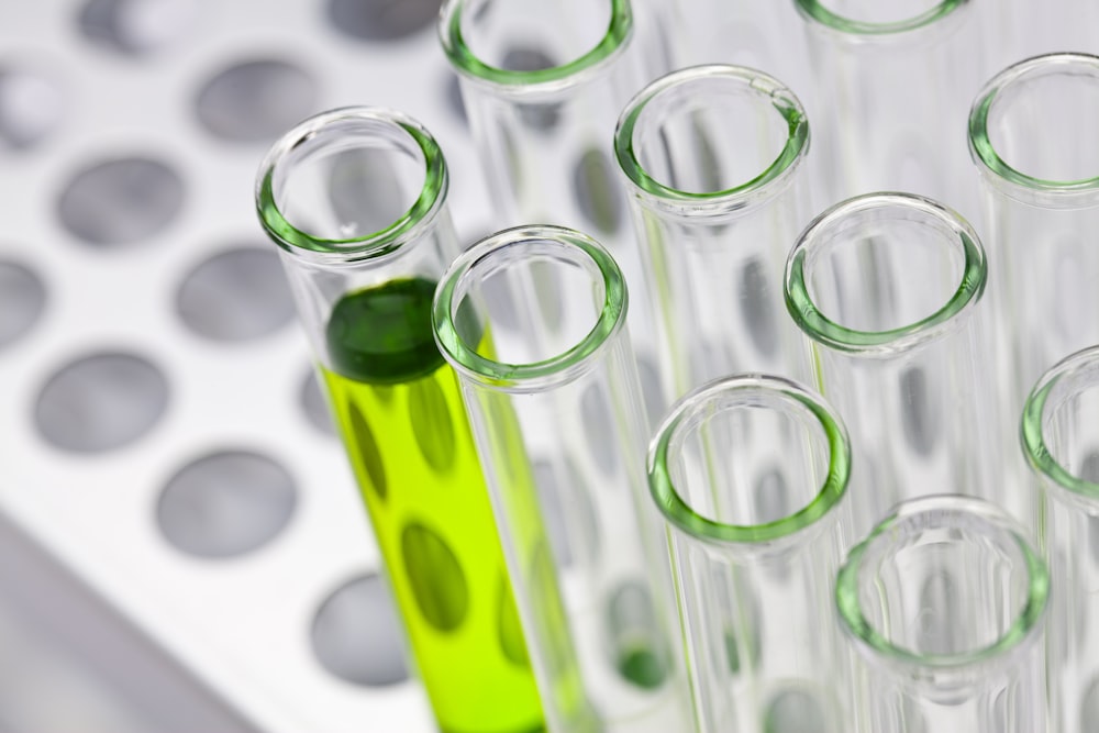 pile of clear measuring test tubes photo – Free Science Image on Unsplash