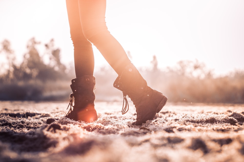 woman wearing brown boots