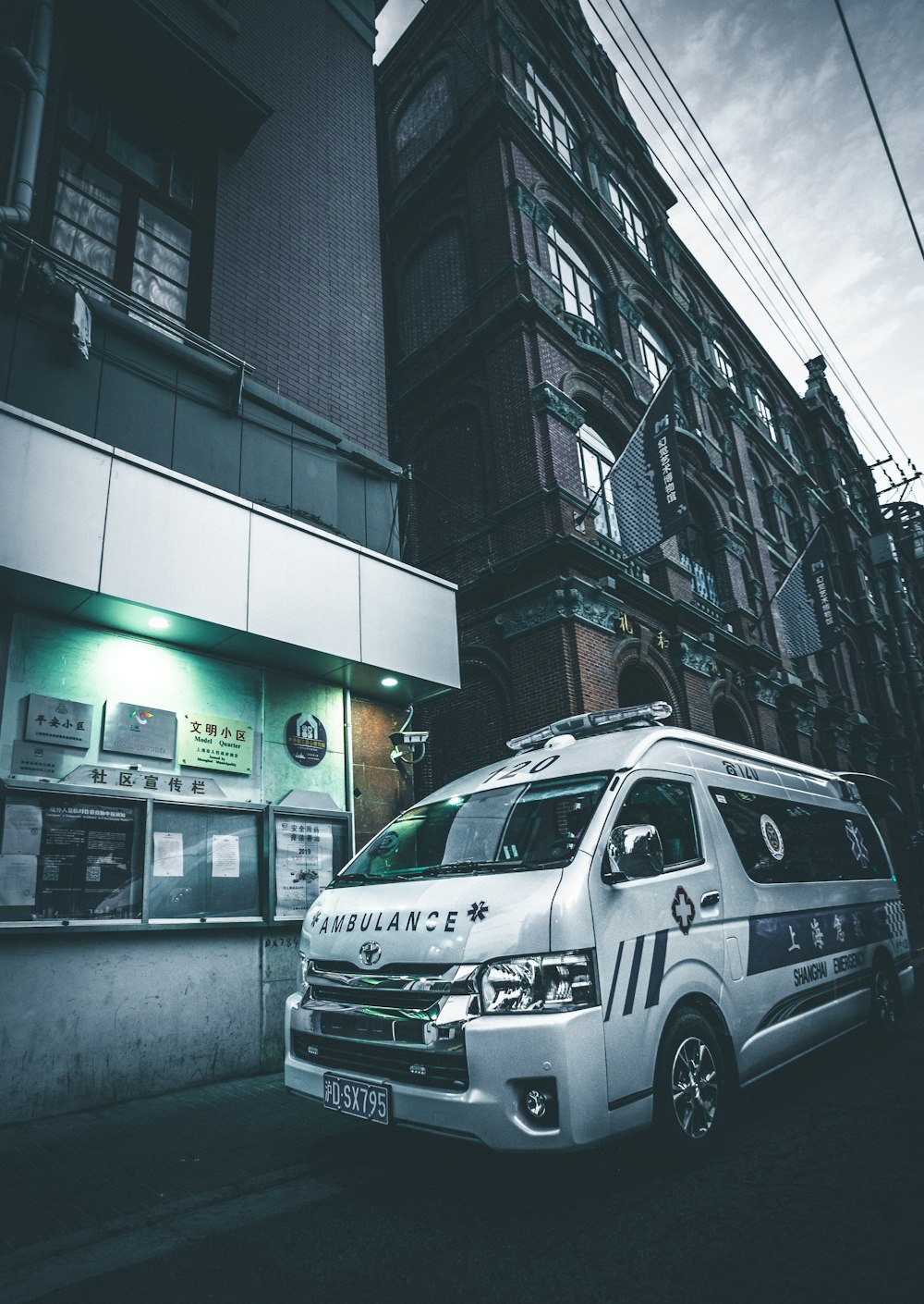 ambulanza parcheggiata