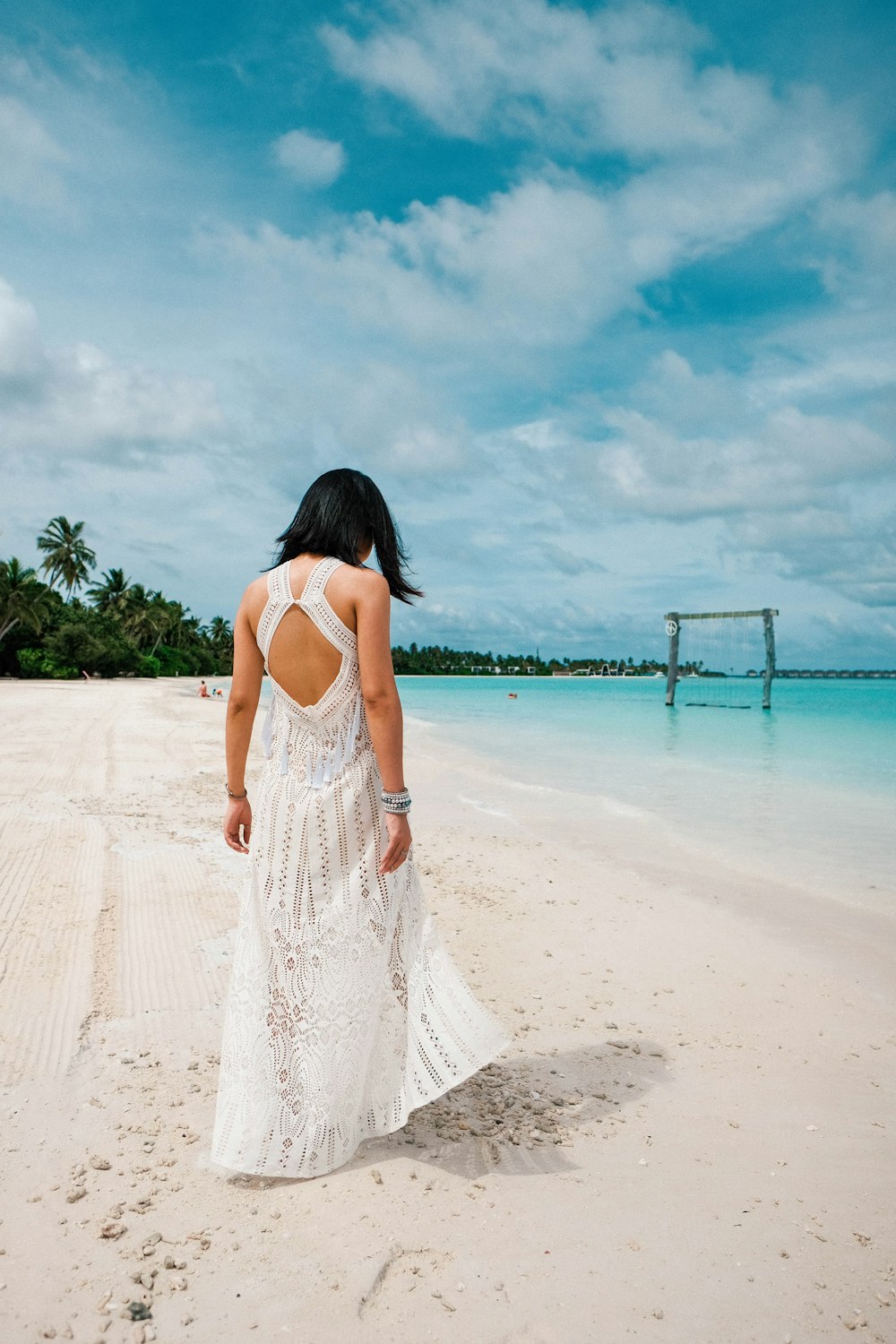 Foto Vestido blanco sin mangas con espalda abierta para mujer – Imagen Moda gratis Unsplash