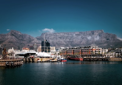 Südafrika Safari Kapstadt Waterfront und Tafelberg