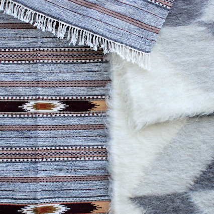 Kanha universal Export(KUE)Handwoven cotton rug exporter from India